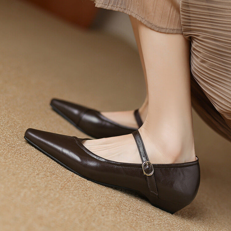 ISLA – ELEGANT POINTED-TOE MARY JANES