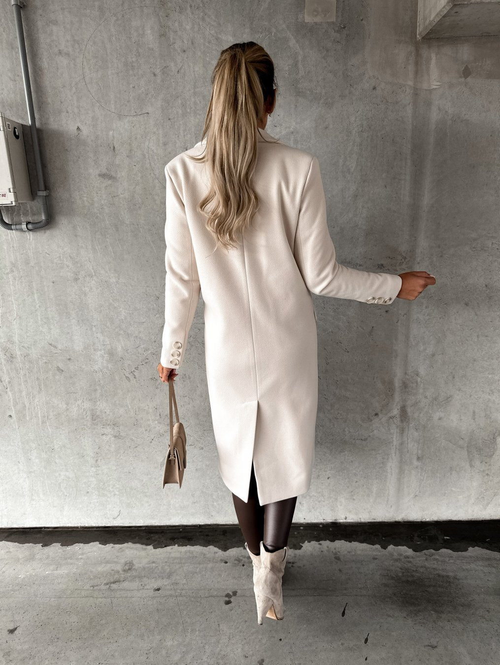 HAZEL – SOPHISTICATED DOUBLE-BREASTED COAT