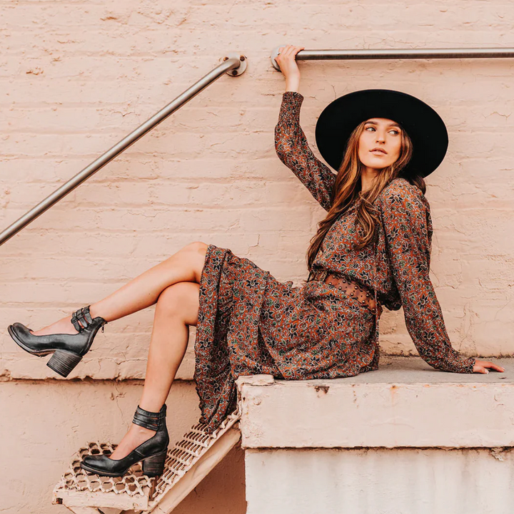DELANEY – VINTAGE STRAP BLOCK HEELS