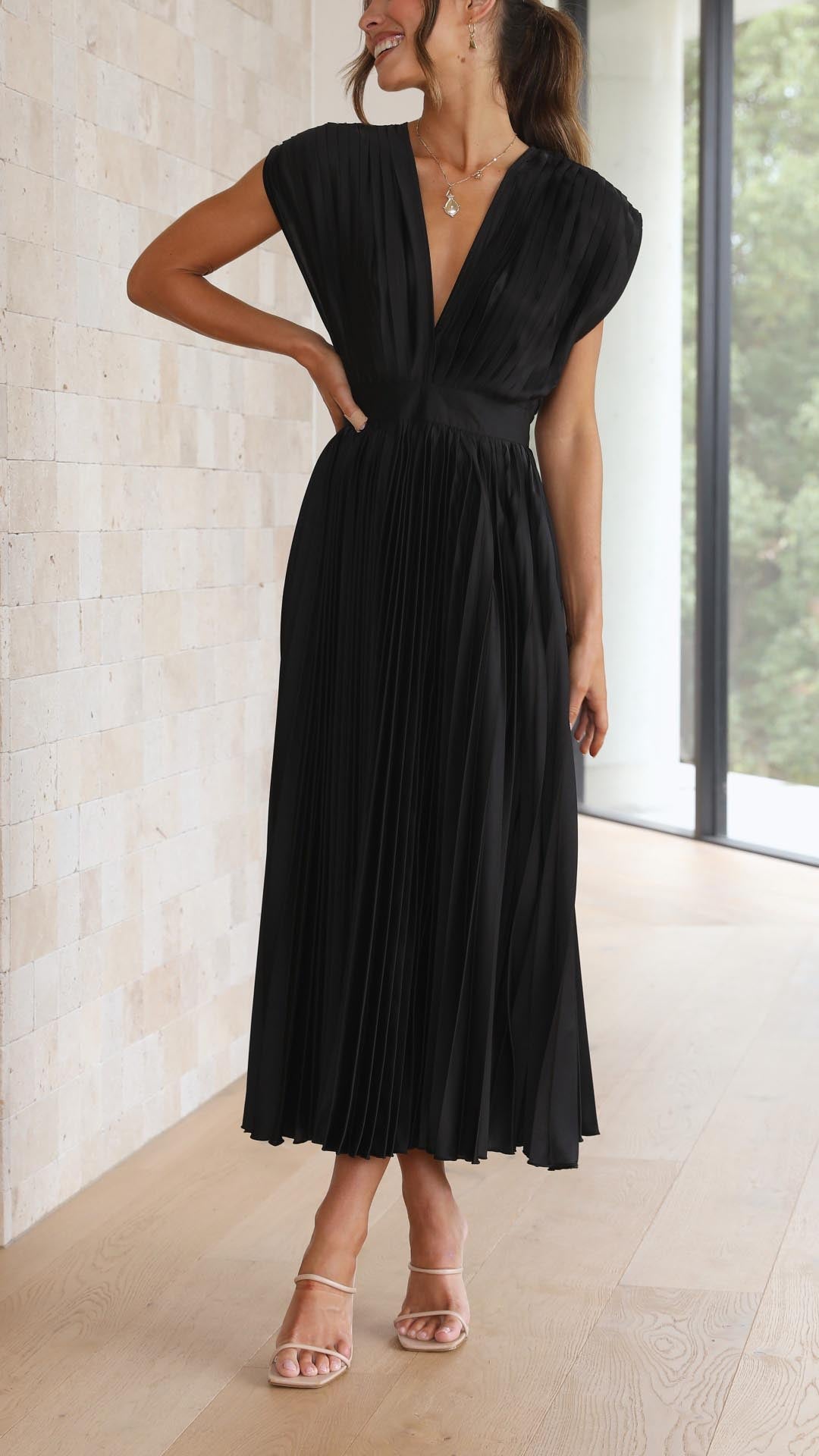 SERENA – ELEGANT PLEATED MAXI DRESS