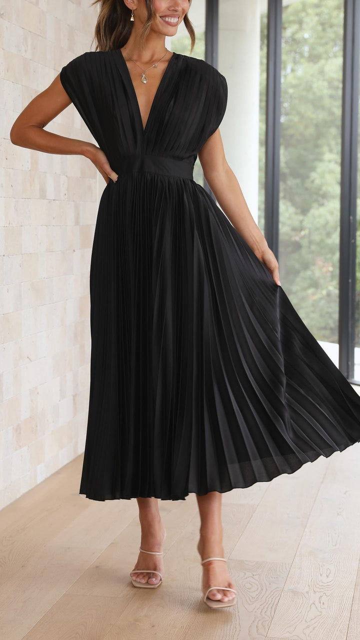 SERENA – ELEGANT PLEATED MAXI DRESS