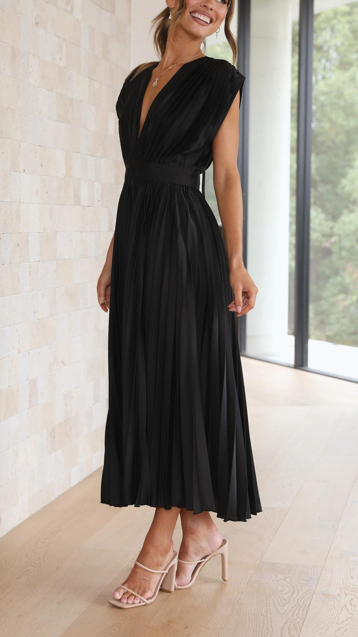 SERENA – ELEGANT PLEATED MAXI DRESS