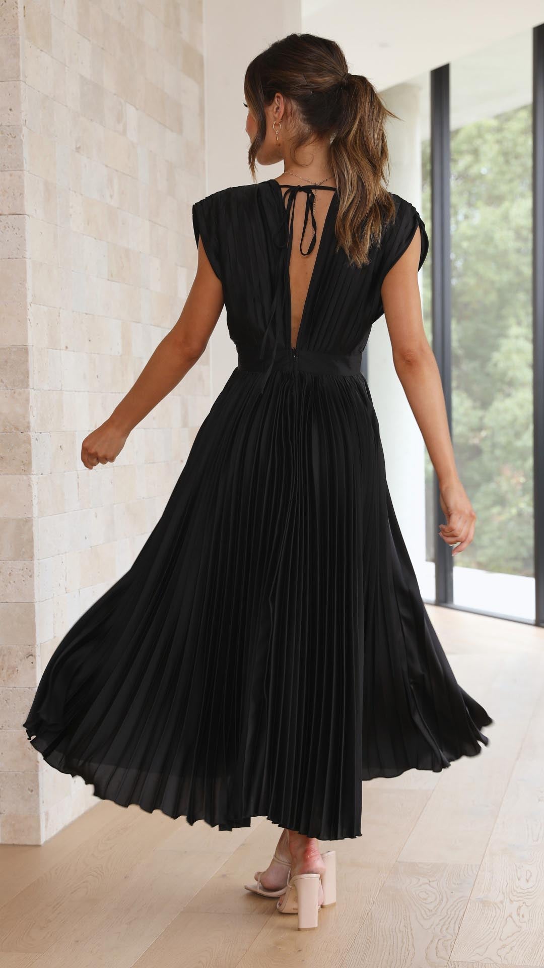 SERENA – ELEGANT PLEATED MAXI DRESS