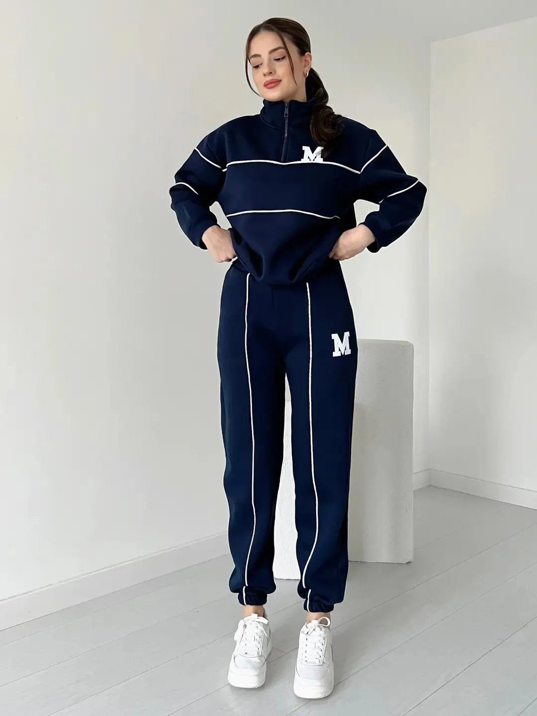 LANA – SPORTY STRIPE JOGGER SET